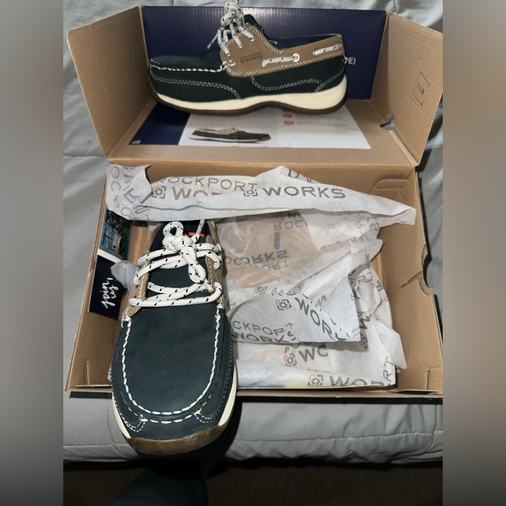Rockport Women’s Shoes, size 6.5
Worn for only 3 hours. 
Comes with original box
